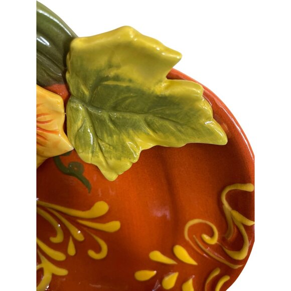 Ceramic Pumpkin-Shaped Plate With Embossed Sunflower & Leaf Design - Picture 4 of 11
